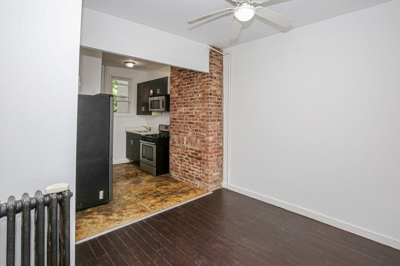 221 Howard Ave #1R - Photo 4 of 15