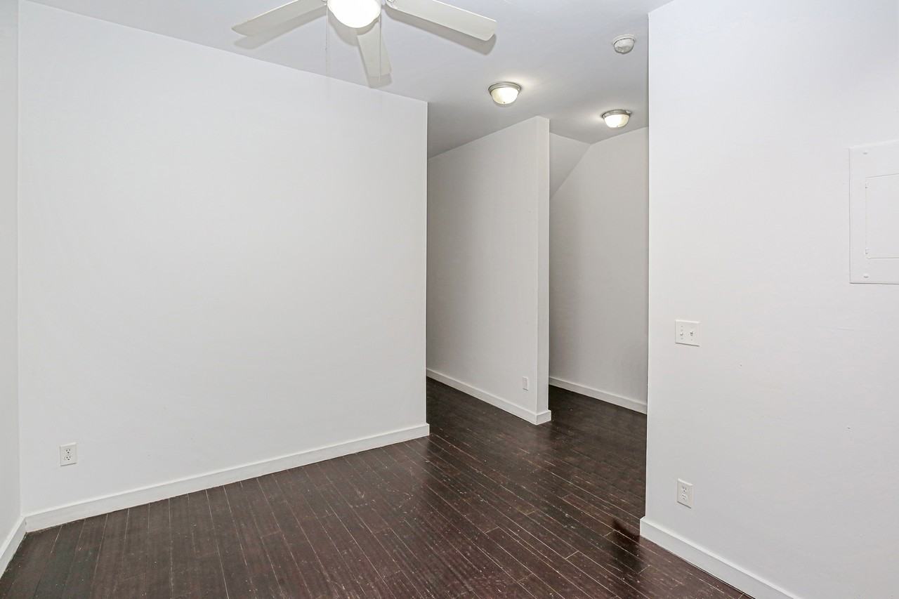 221 Howard Ave #1R - Photo 5 of 15