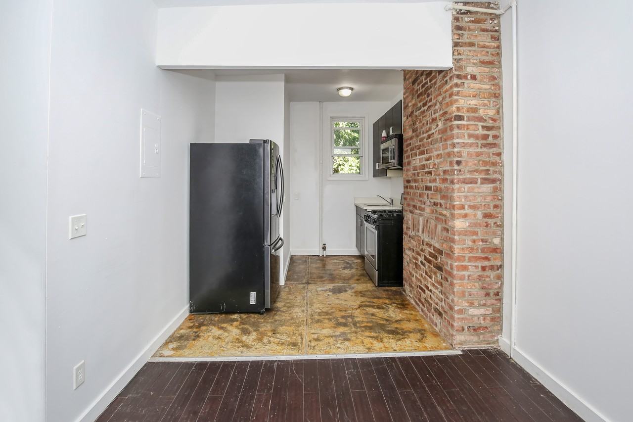 221 Howard Ave #1R - Photo 6 of 15