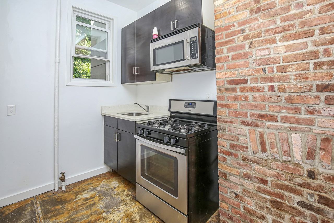221 Howard Ave #1R - Photo 7 of 15