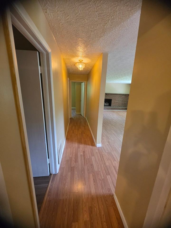 1018 Willow Dr - Photo 3 of 9