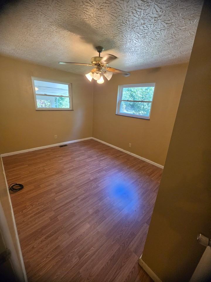 1018 Willow Dr - Photo 4 of 9