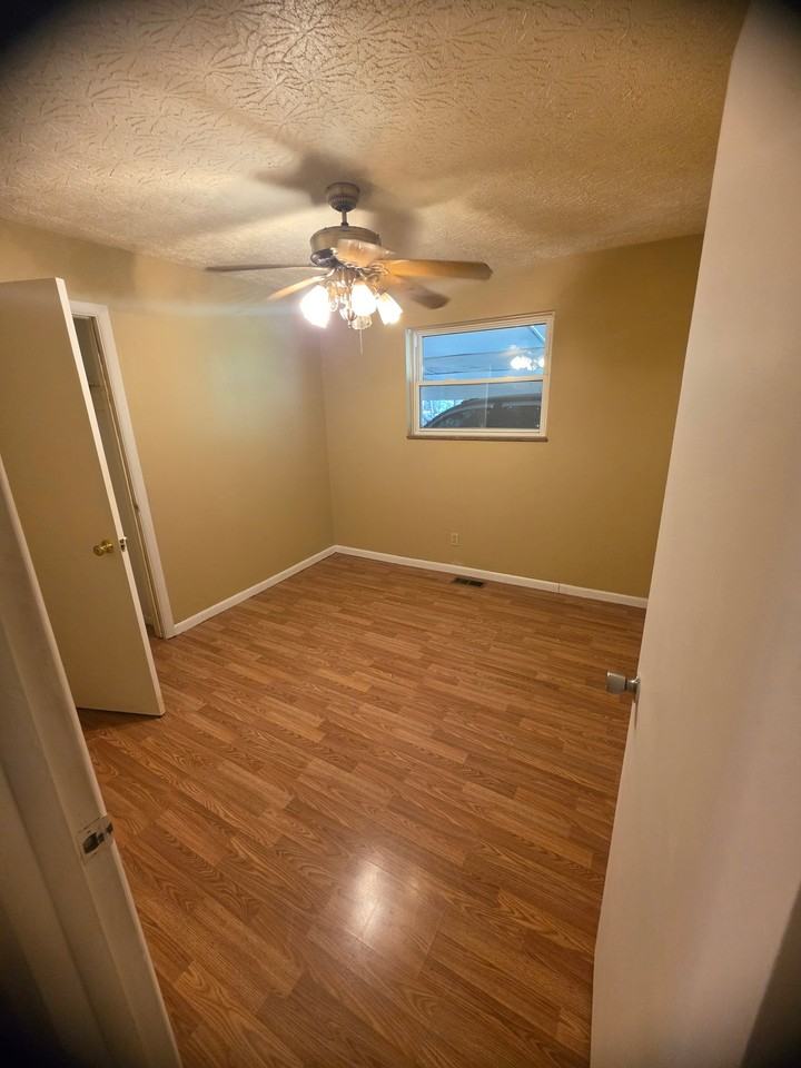 1018 Willow Dr - Photo 5 of 9