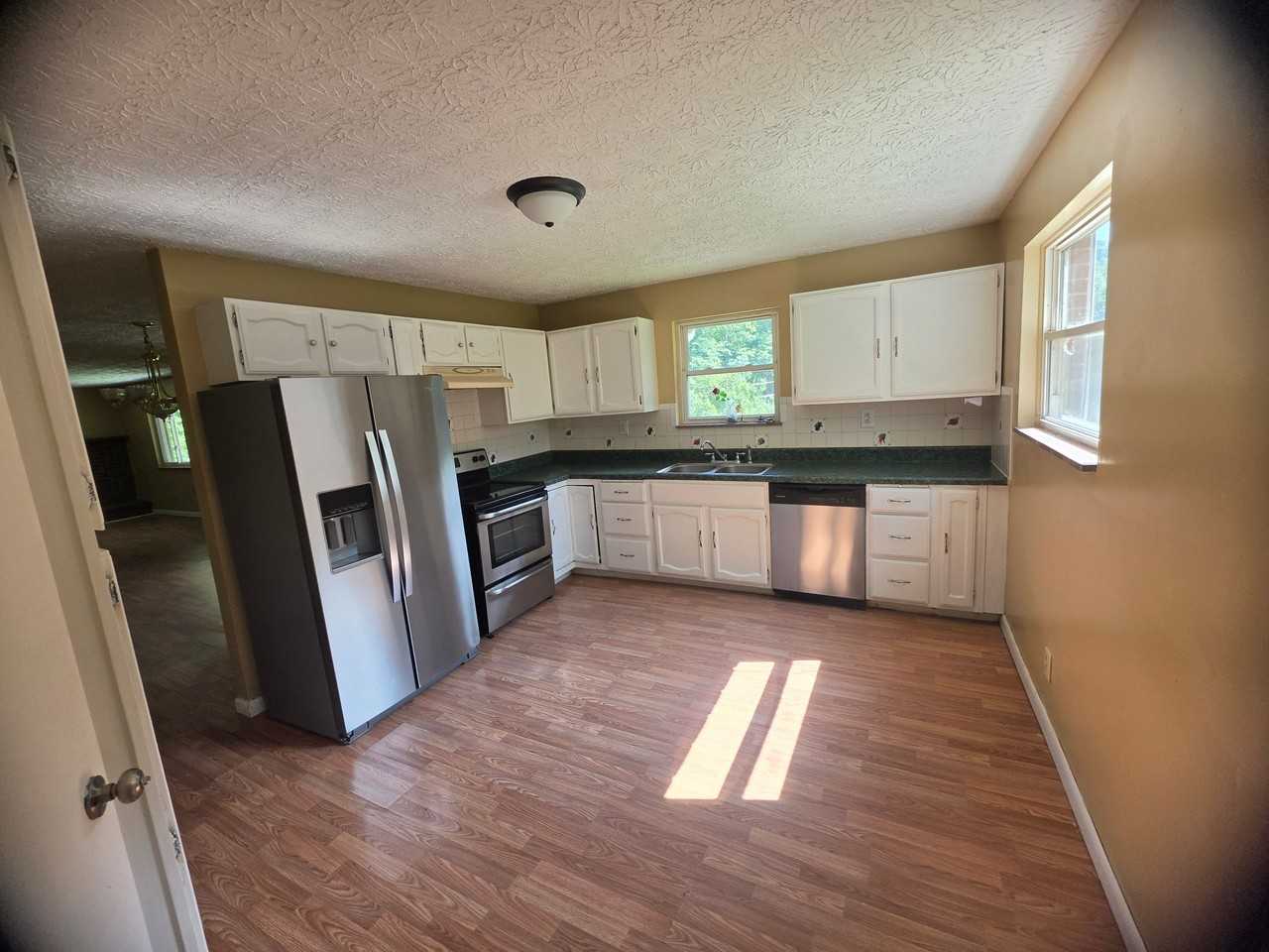 1018 Willow Dr - Photo 6 of 9