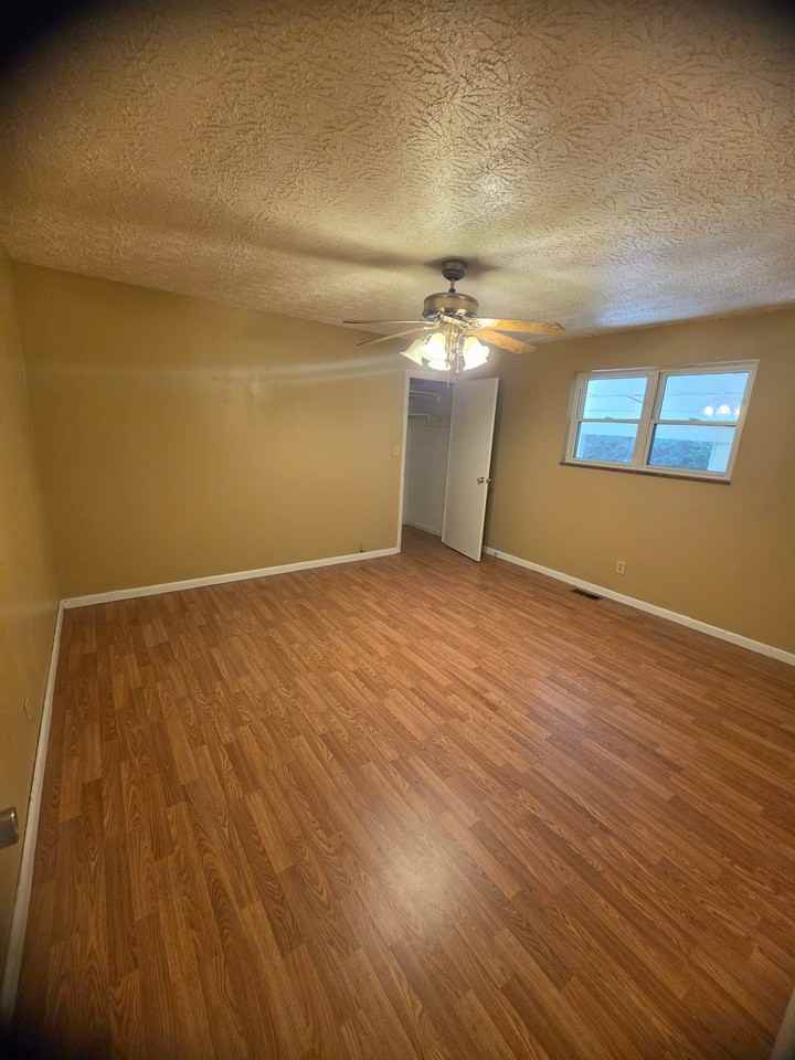 1018 Willow Dr - Photo 7 of 9
