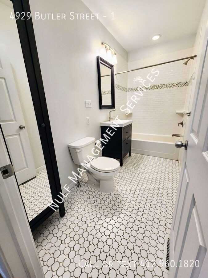 4929 Butler St #1 - Photo 5 of 8
