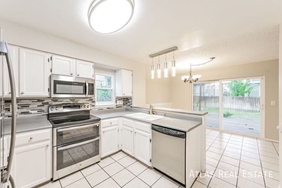 11513 Wray Ct - Photo 7 of 21