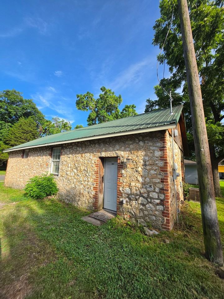 1021 N Vinita Ave - Photo 4 of 6