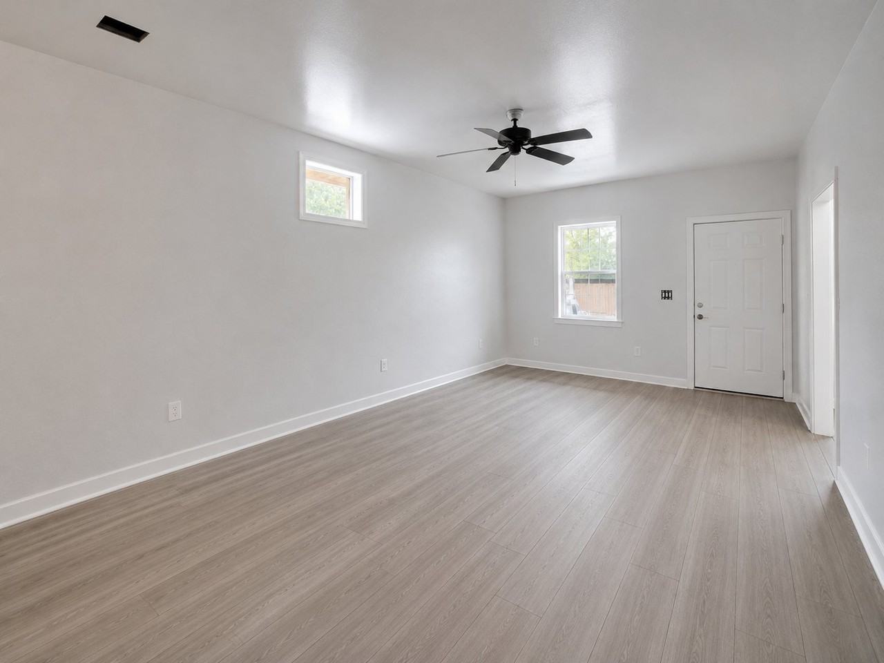 1021 N Vinita Ave - Photo 5 of 6
