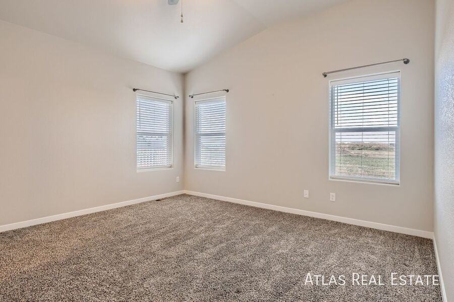 1841 Holloway Dr - Photo 5 of 16
