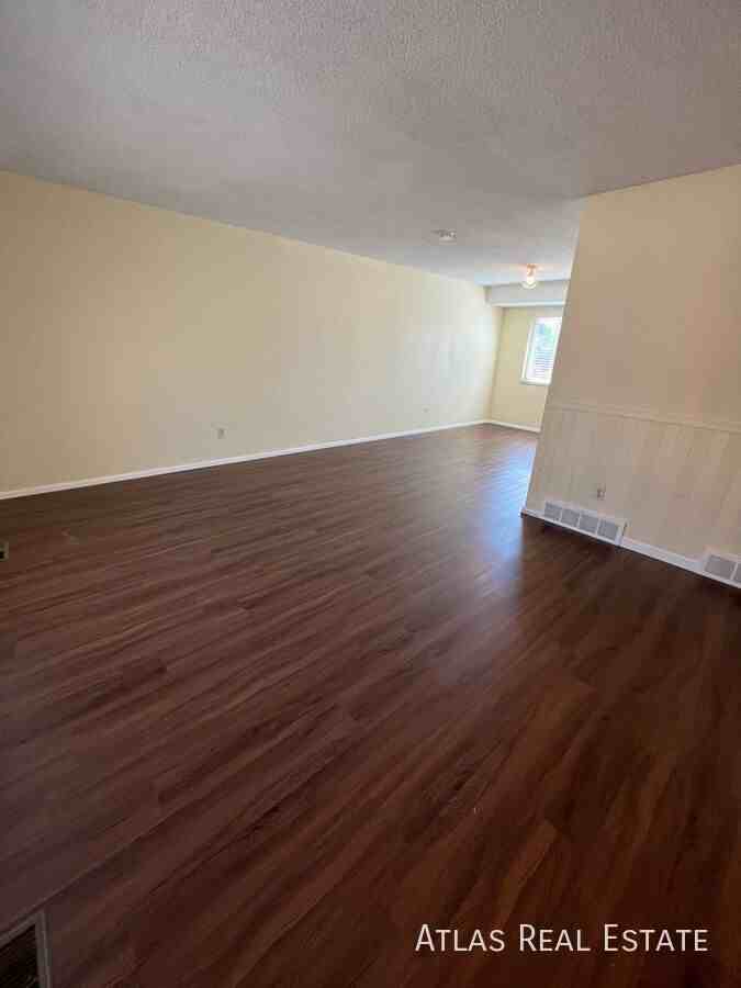5345 Waddell Ave - Photo 2 of 23