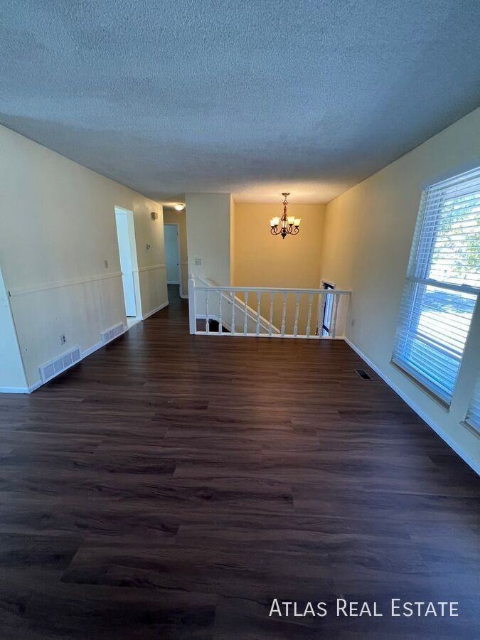 5345 Waddell Ave - Photo 5 of 23