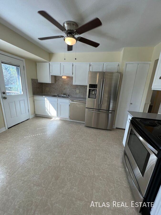 5345 Waddell Ave - Photo 6 of 23