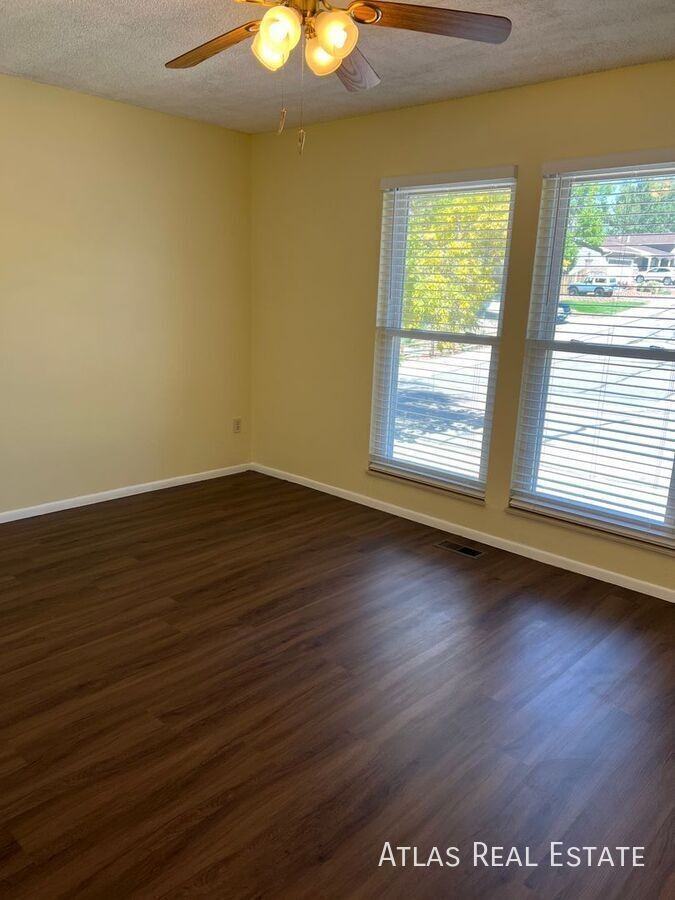 5345 Waddell Ave - Photo 7 of 23