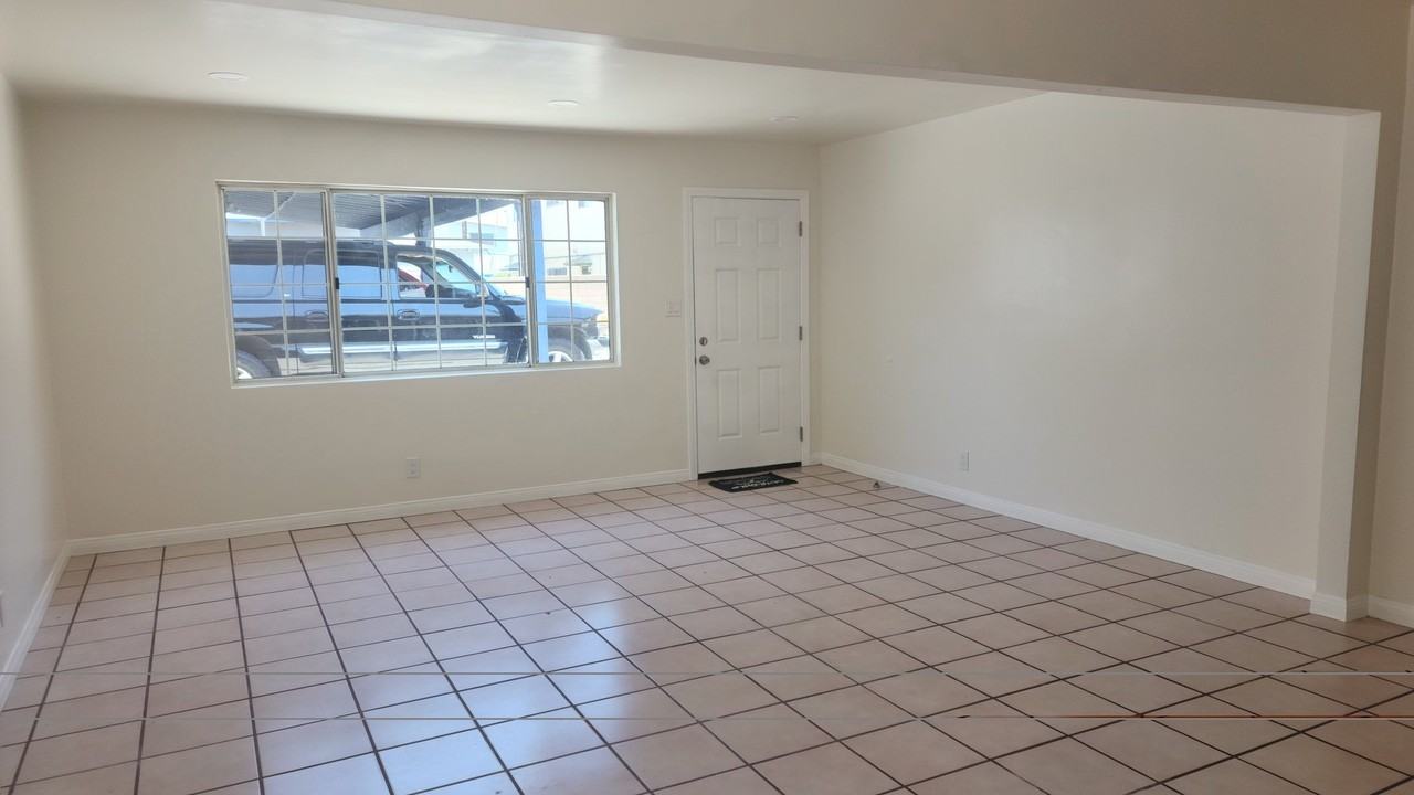 5024 Santa Ana St - Photo 2 of 6