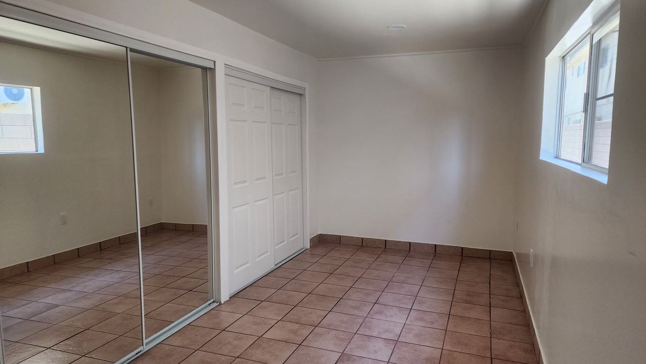5024 Santa Ana St - Photo 3 of 6