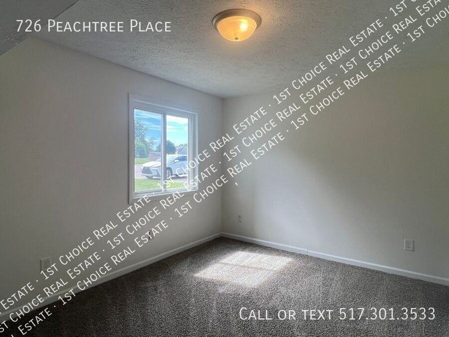 726 Peachtree Pl - Photo 6 of 12