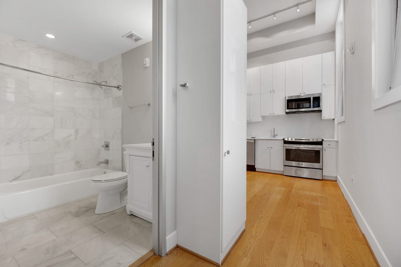 1211 G St Se #5 - Photo 6 of 9