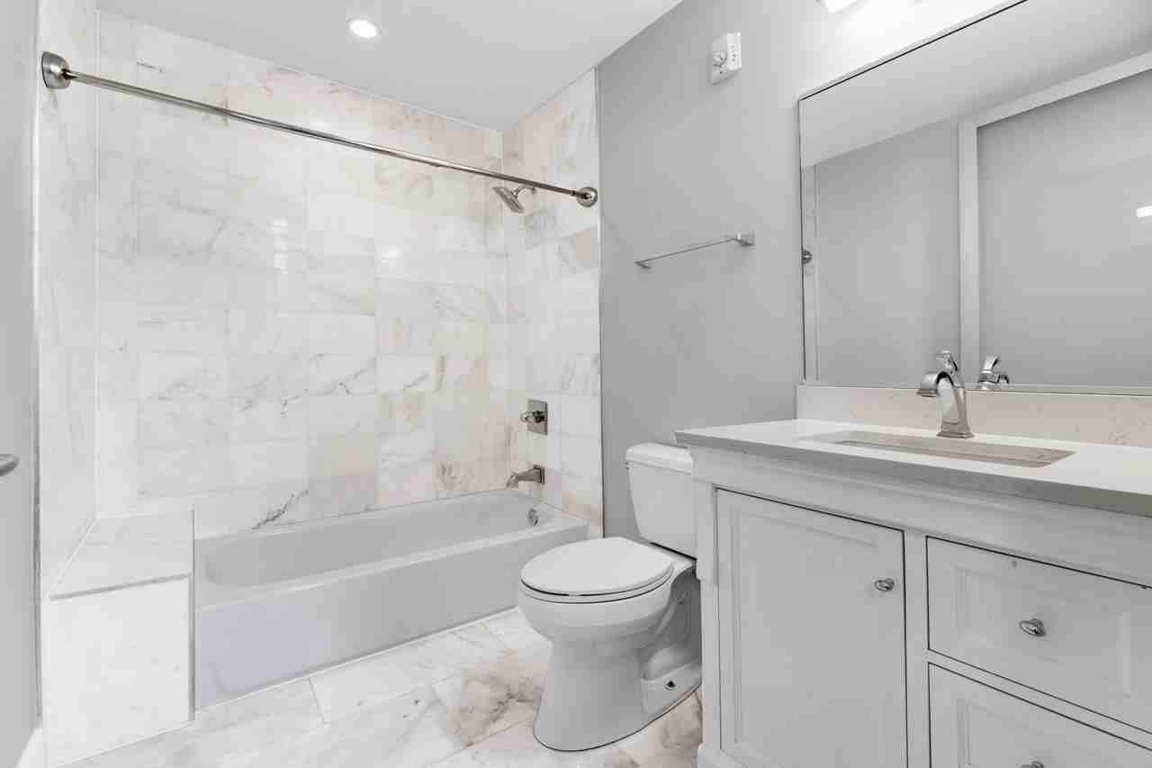 1211 G St Se #5 - Photo 7 of 9