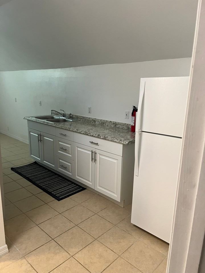 2540 Greenwood Dr - Photo 4 of 18