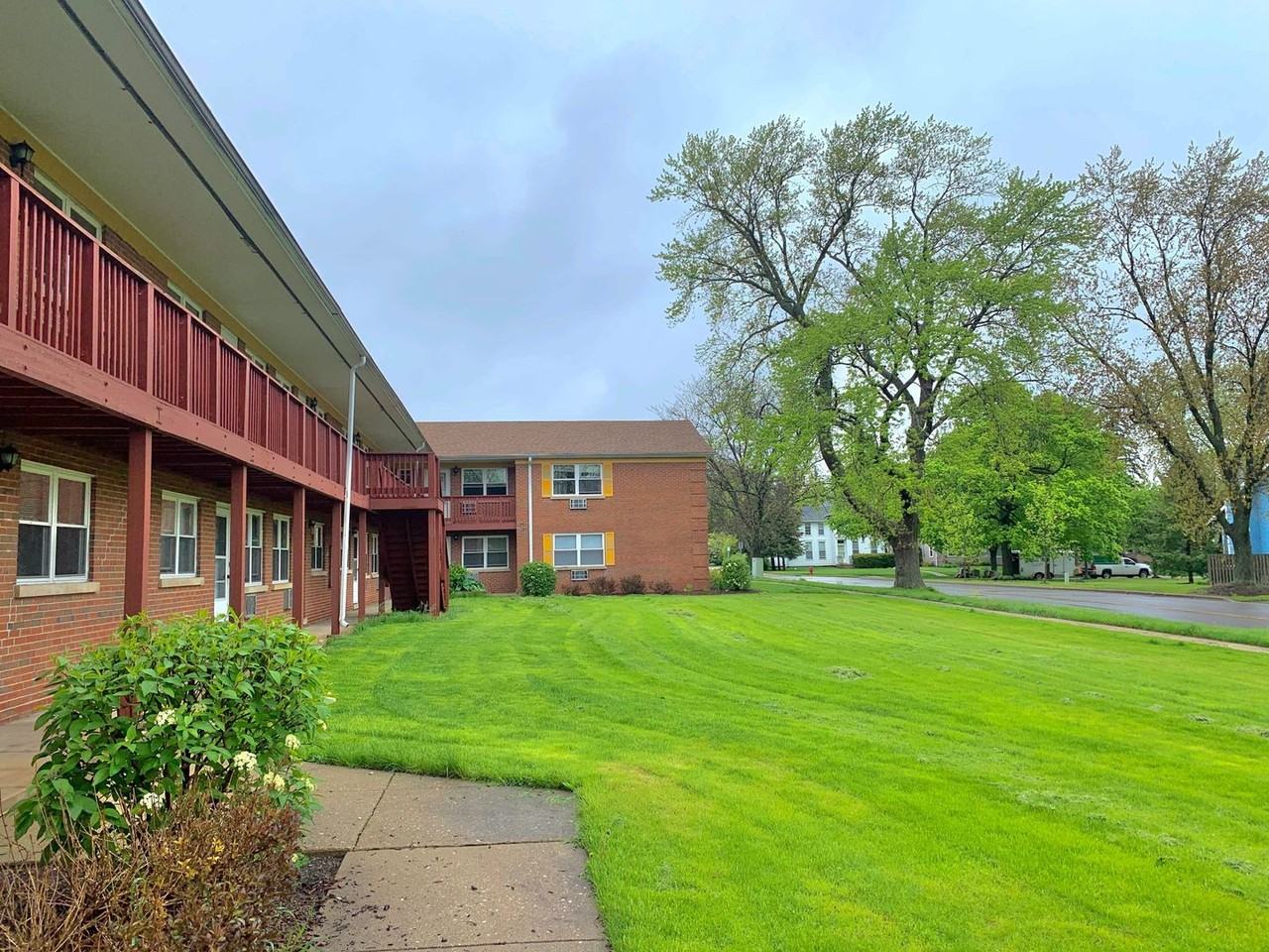 Palatine Park Apartments - Photo 3 of 22