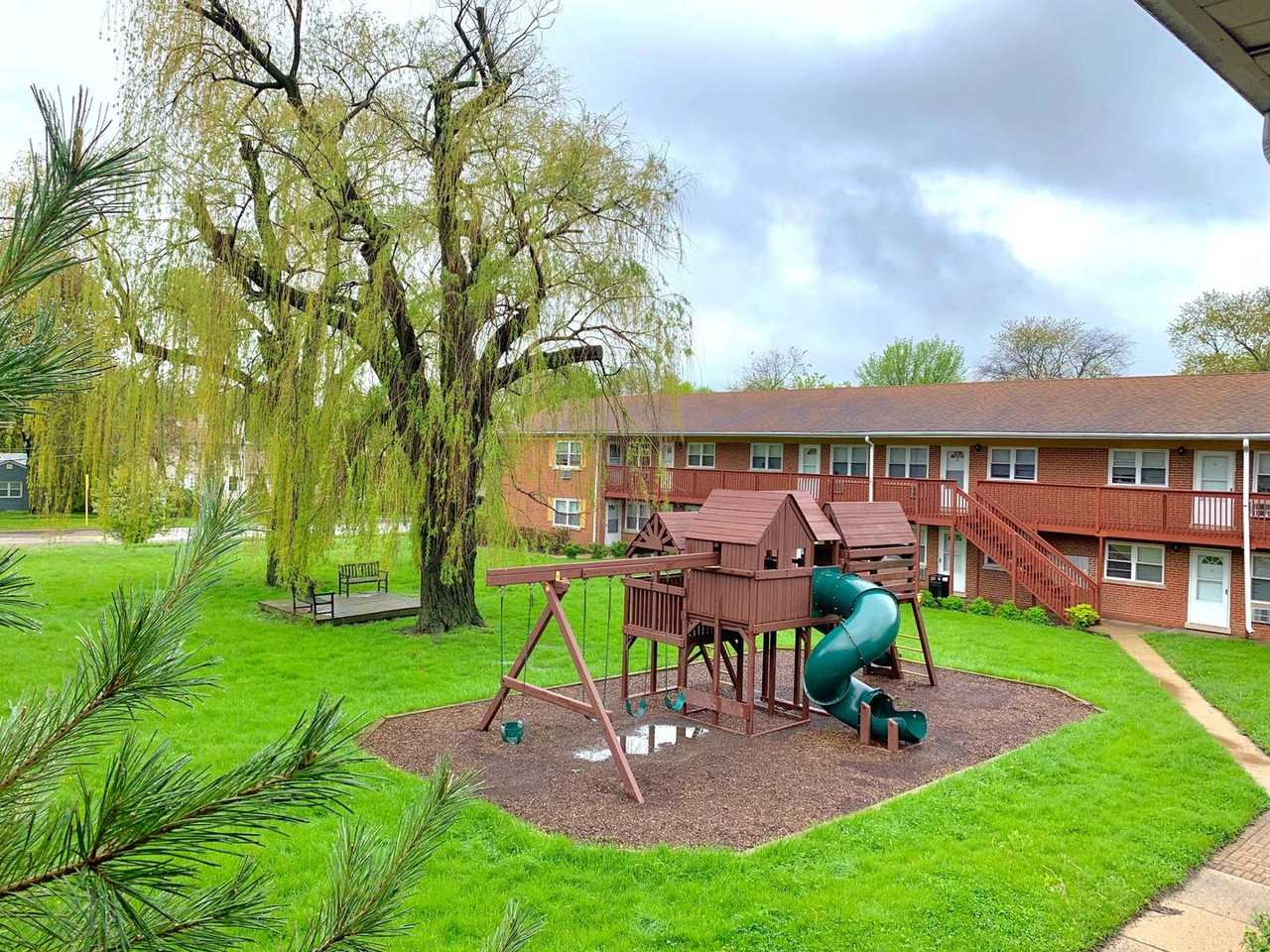 Palatine Park Apartments - Photo 4 of 22