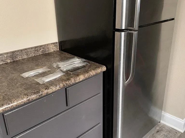 807 Phoenix Sq - Photo 2 of 14
