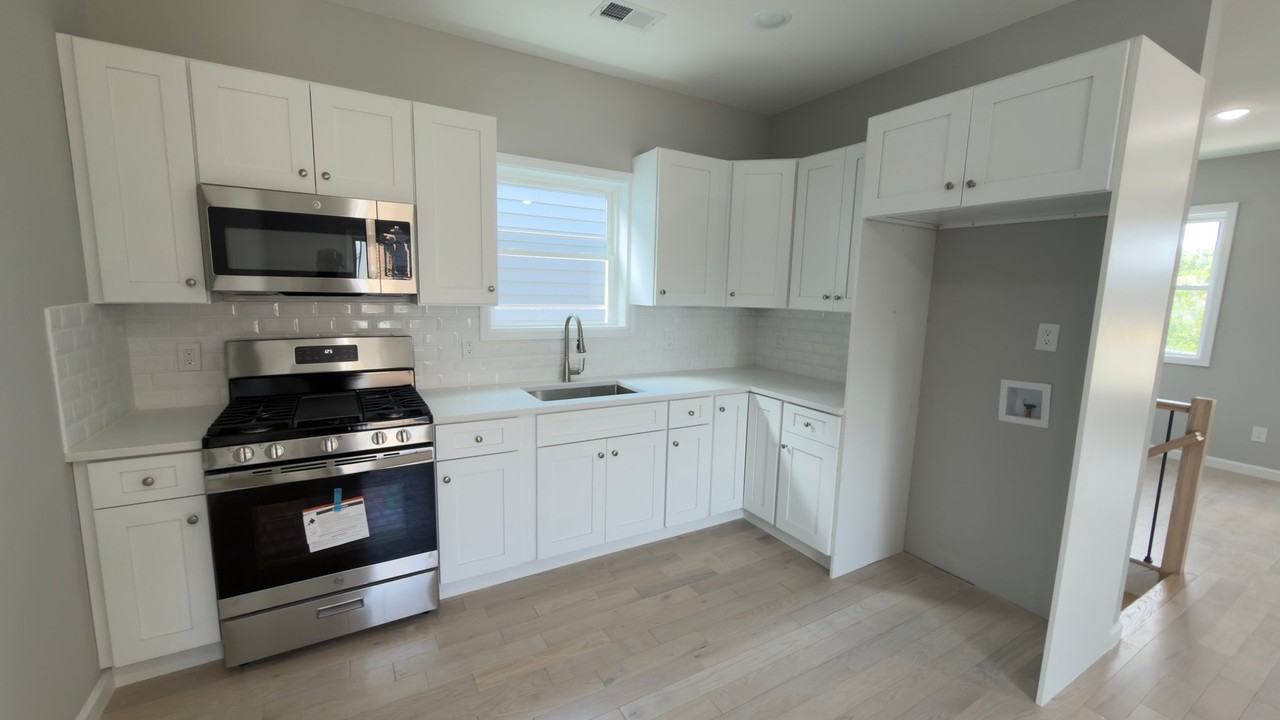 565 E 24th St #2FL - Photo 4 of 12
