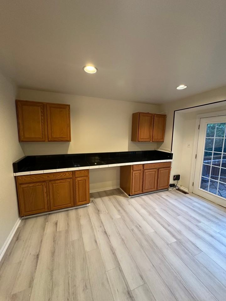 9685 Woodhenge Ct - Photo 4 of 36