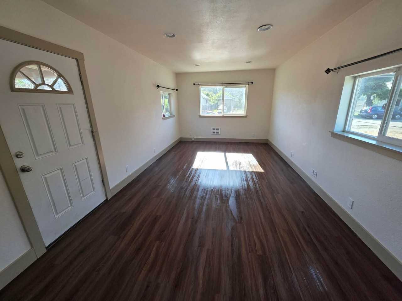 1943 Broadway Ave - Photo 2 of 14