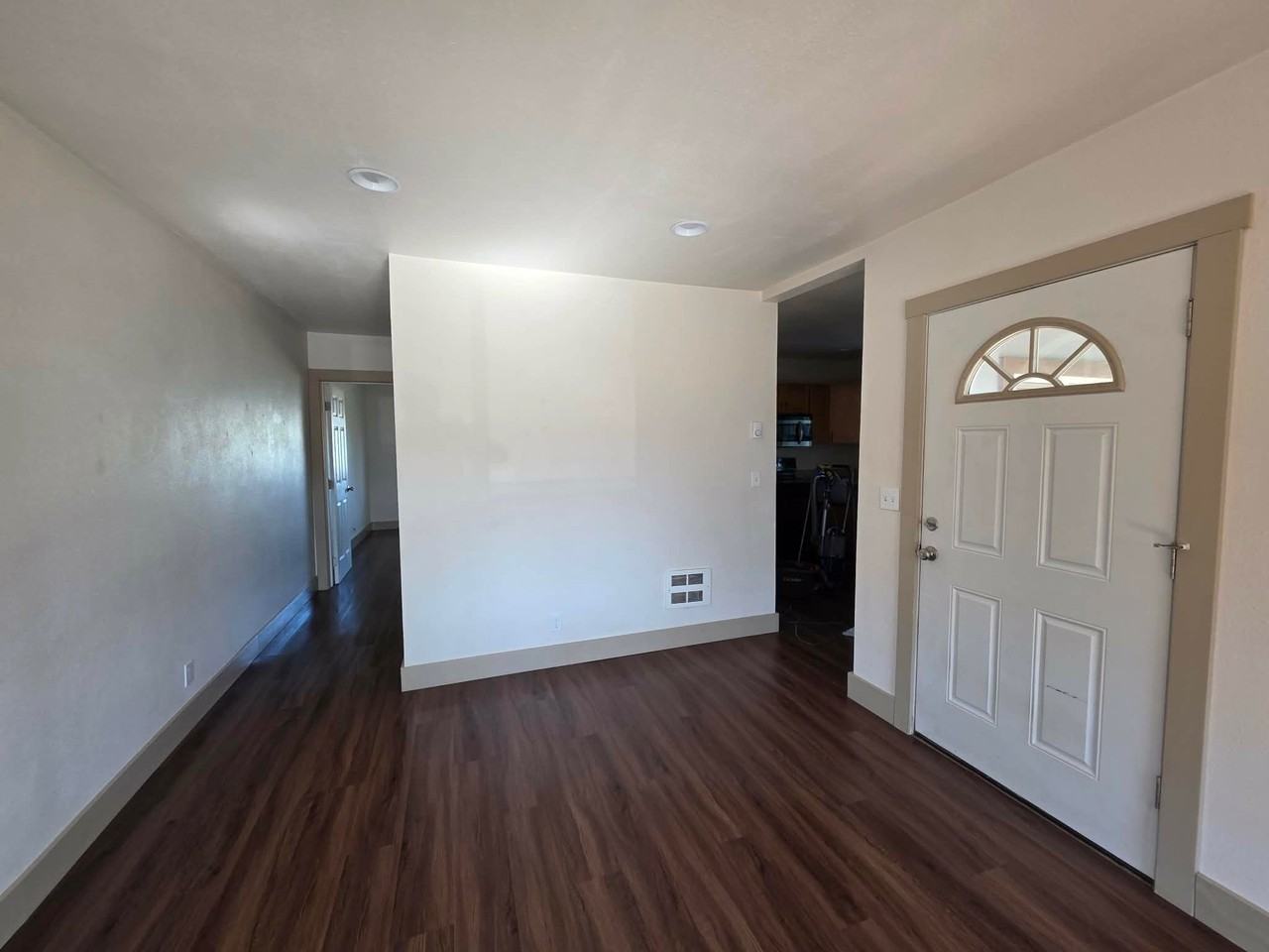 1943 Broadway Ave - Photo 4 of 14