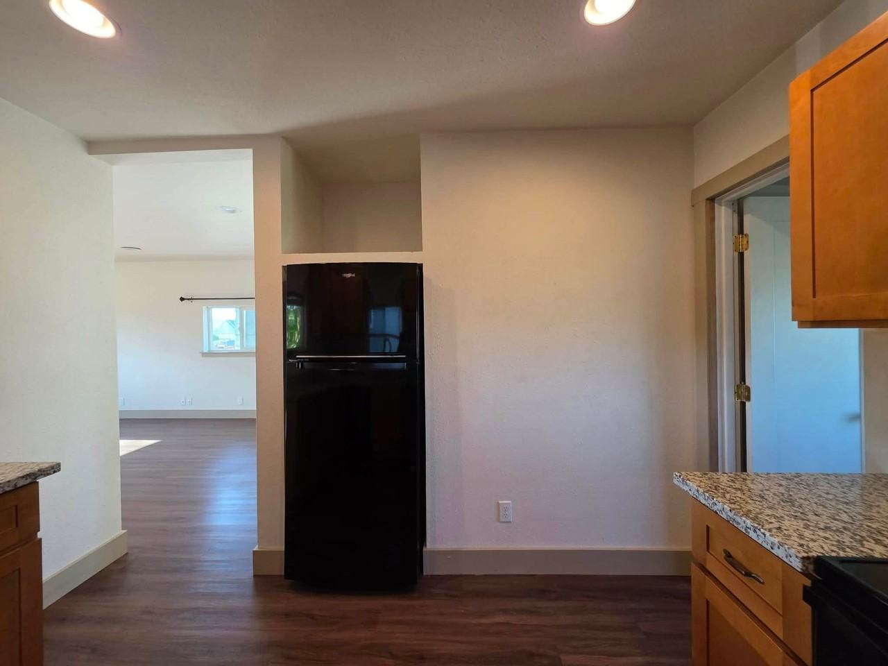 1943 Broadway Ave - Photo 5 of 14