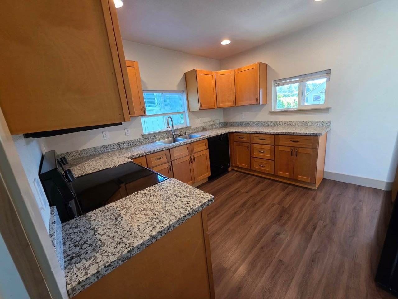 1943 Broadway Ave - Photo 6 of 14