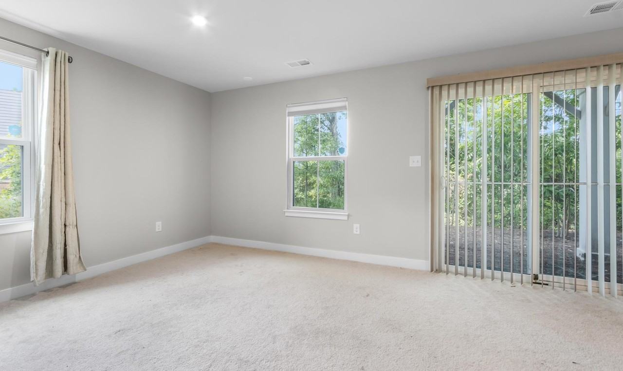446 Westport St - Photo 3 of 20