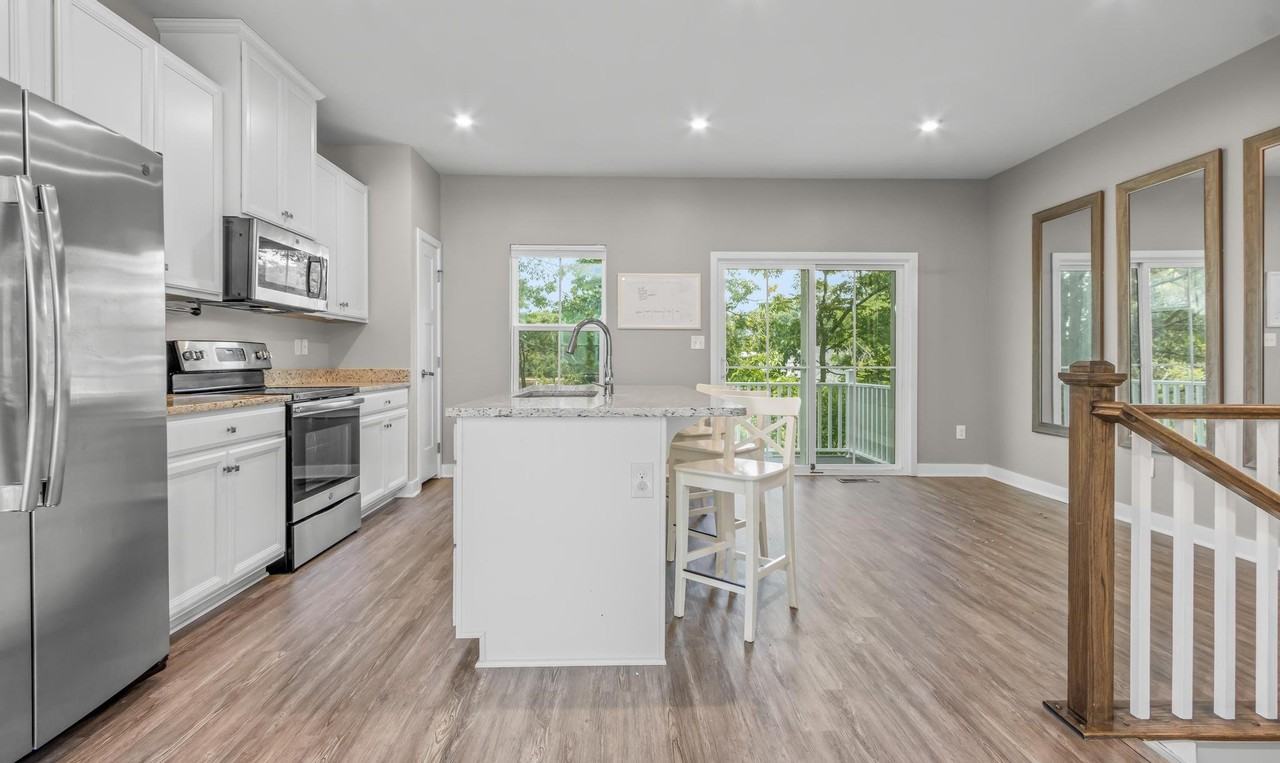 446 Westport St - Photo 4 of 20