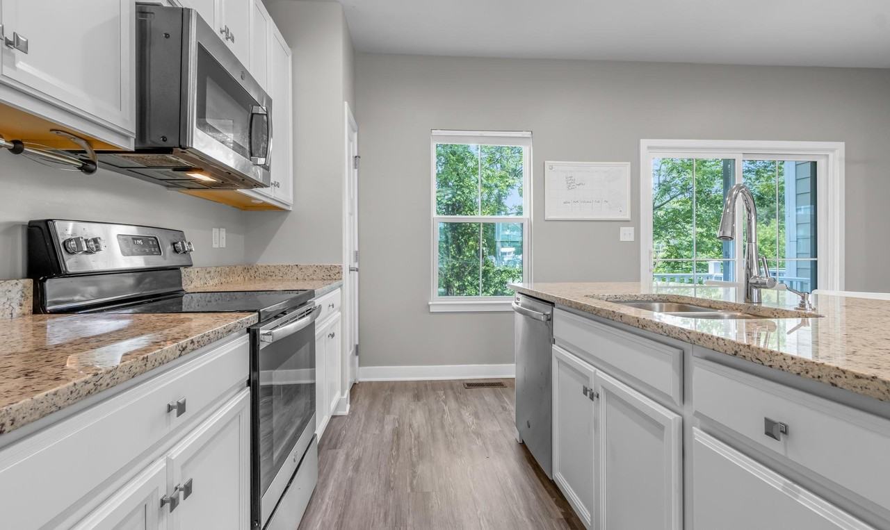 446 Westport St - Photo 6 of 20