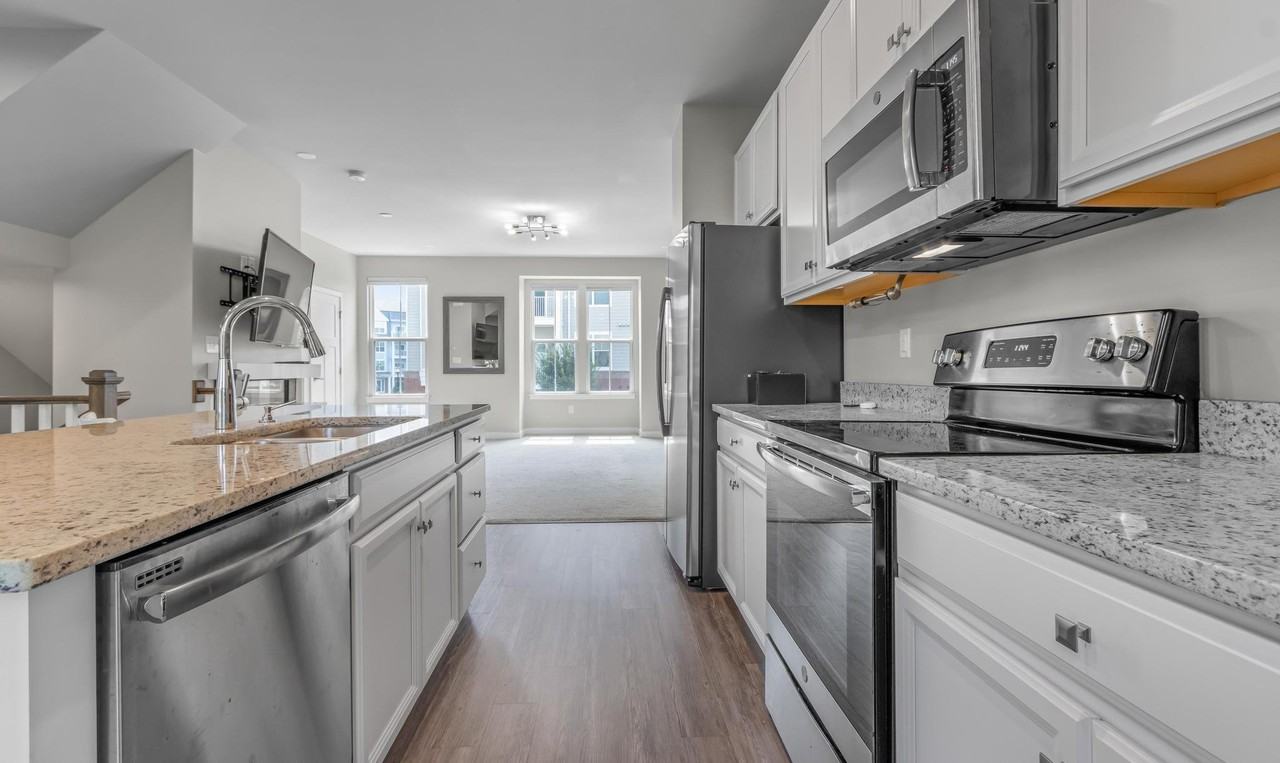 446 Westport St - Photo 7 of 20