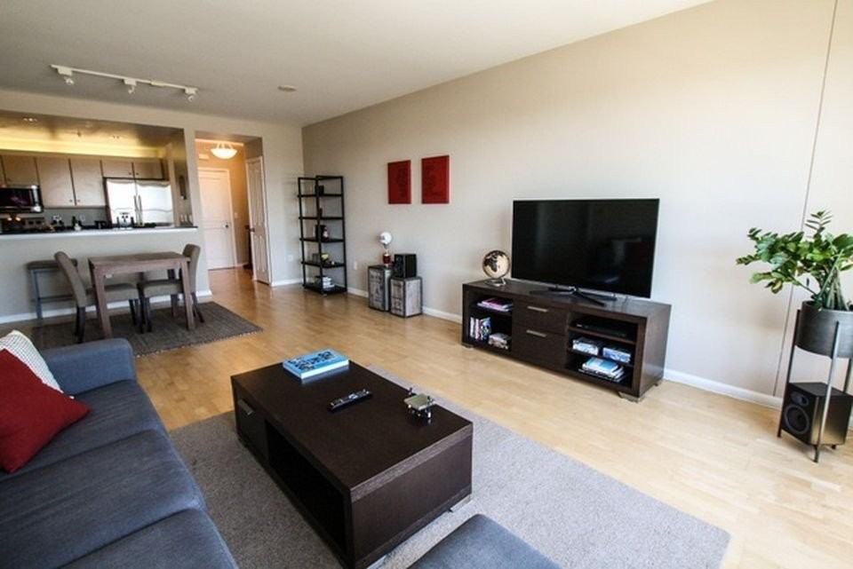 1400 S Van Ness Ave - Photo 2 of 10