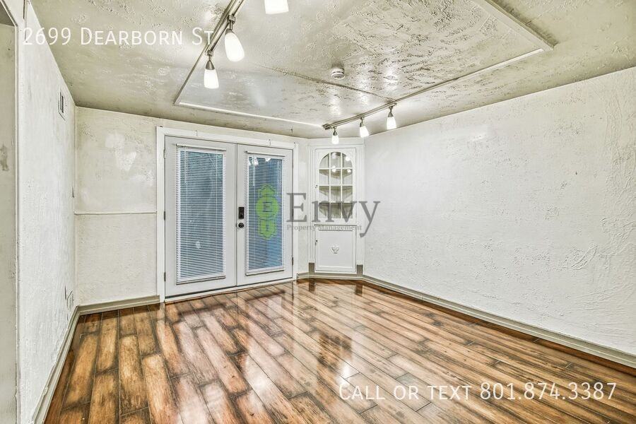 2699 S Dearborn St - Photo 3 of 17
