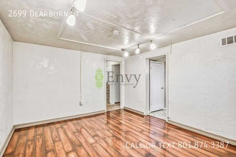 2699 S Dearborn St - Photo 5 of 17