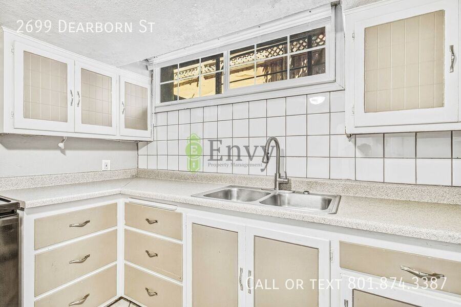 2699 S Dearborn St - Photo 6 of 17