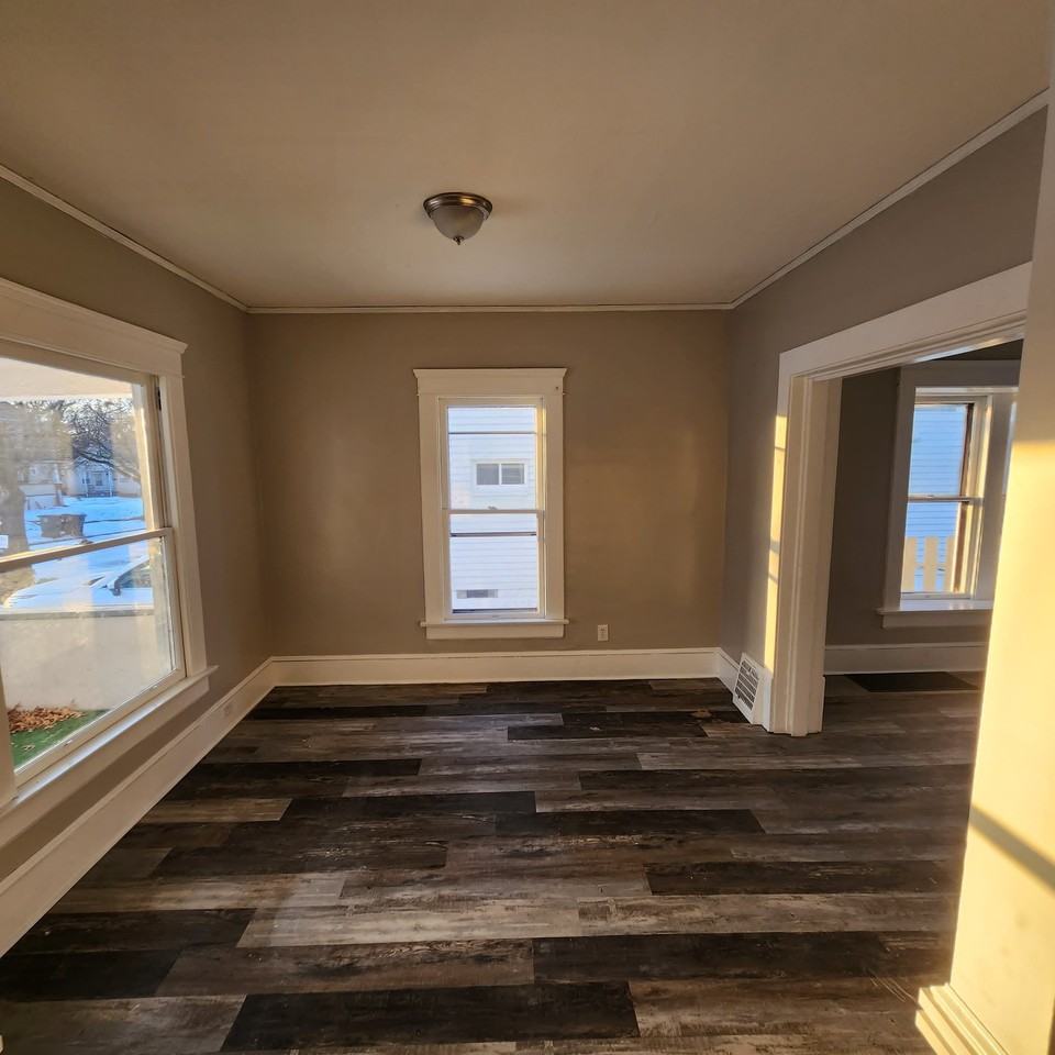 1380 Moore St - Photo 3 of 19