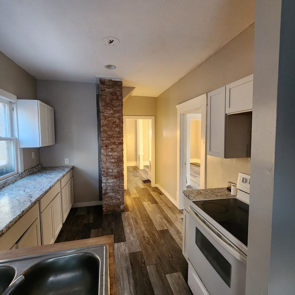 1380 Moore St - Photo 5 of 19