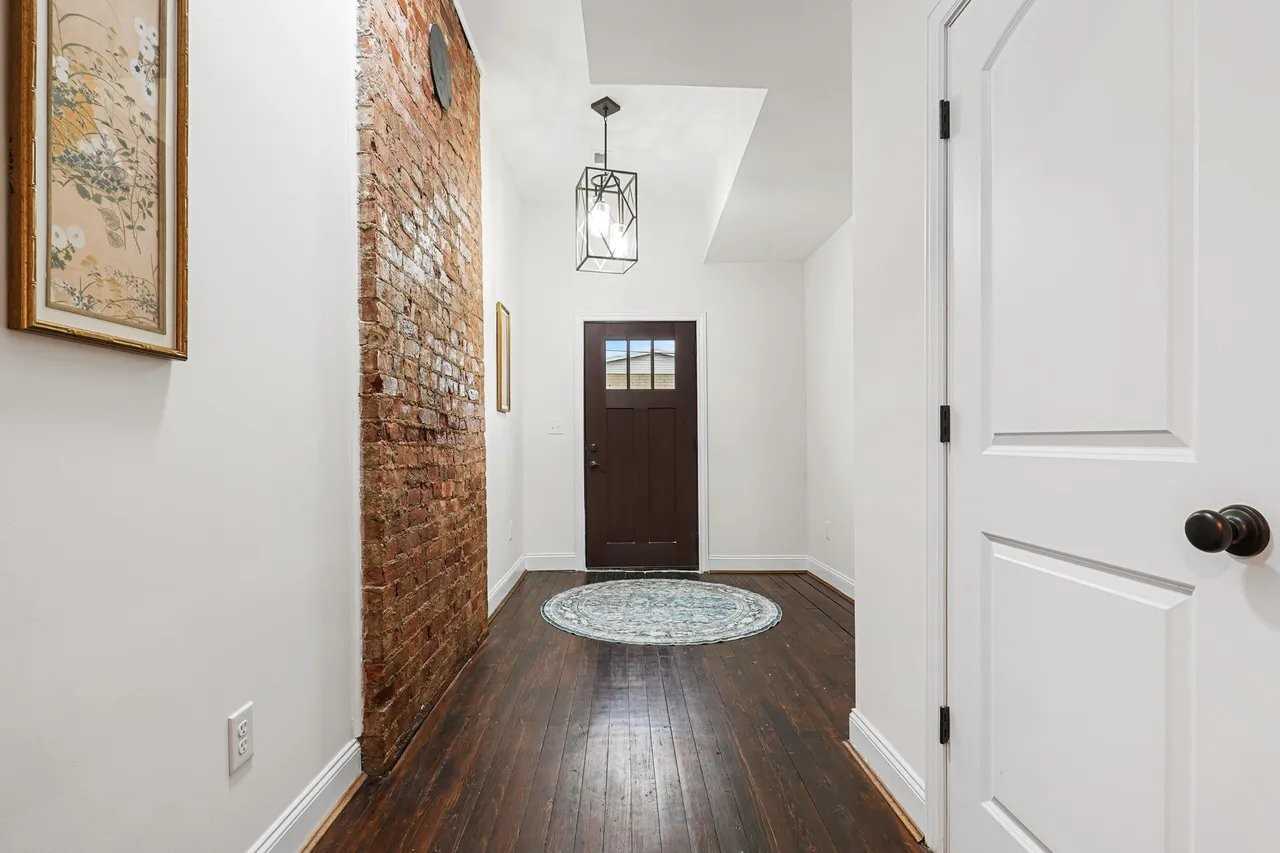 1017 Saratoga St - Photo 3 of 17