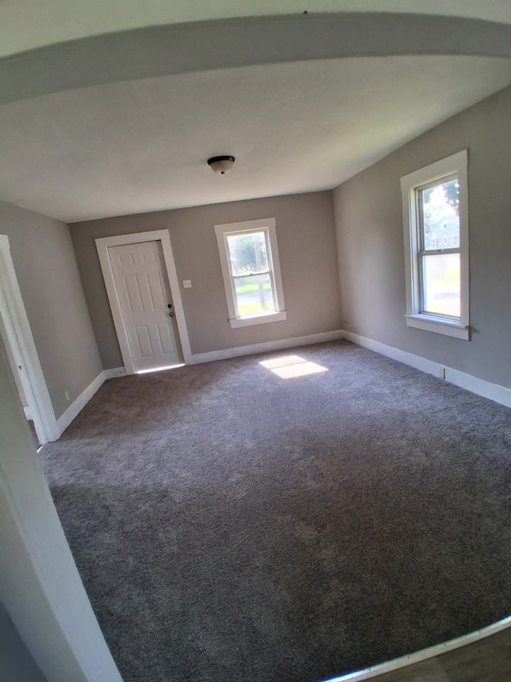 1180 N Summit Ave - Photo 5 of 20