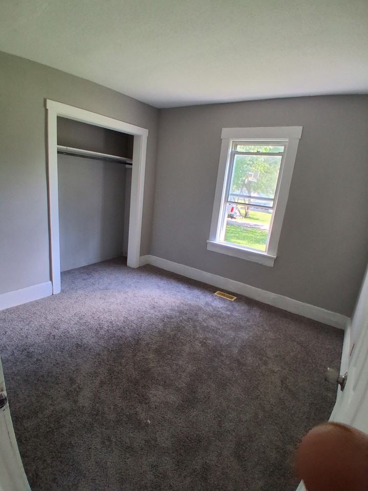 1180 N Summit Ave - Photo 6 of 20