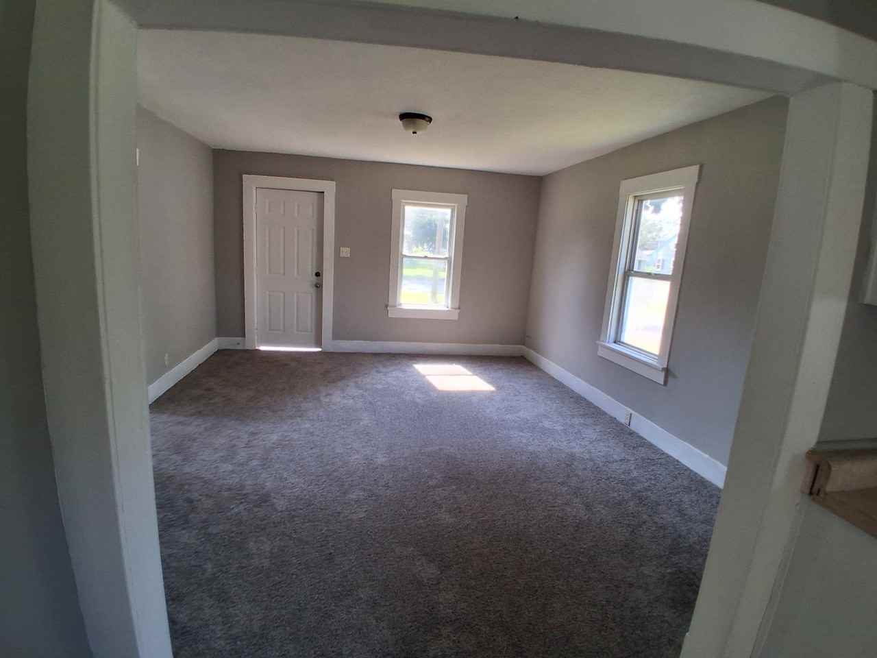 1180 N Summit Ave - Photo 7 of 20