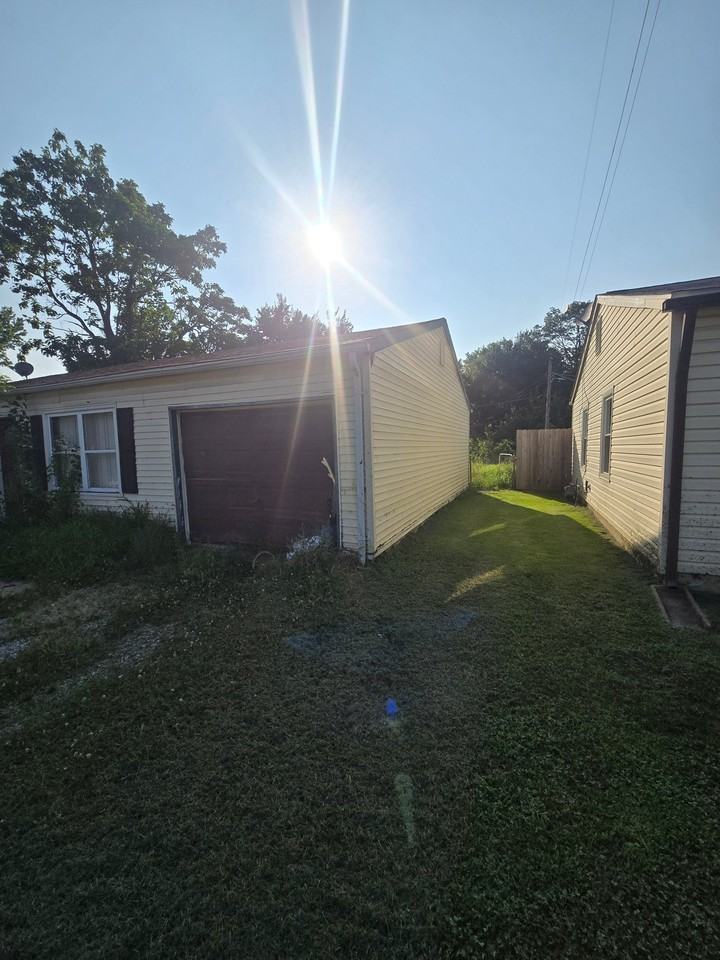 709 Saint Paul Dr - Photo 2 of 12