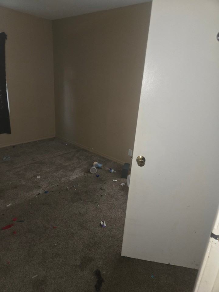 709 Saint Paul Dr - Photo 5 of 12