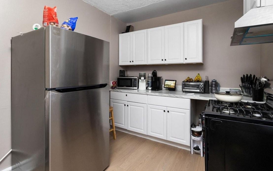 237 Ardmore Ave #1 - Photo 4 of 8